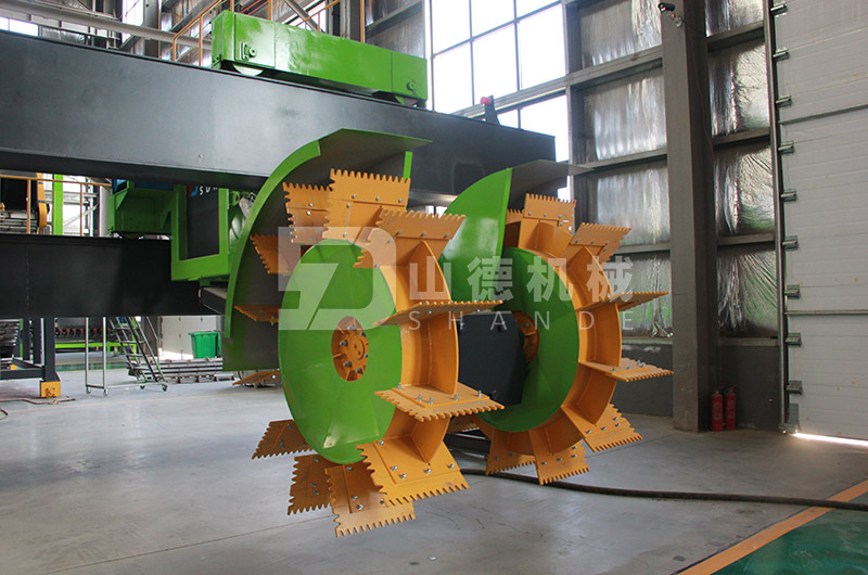 有機肥輪盤翻拋機