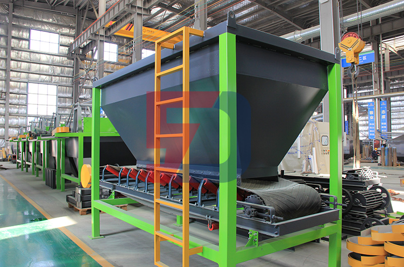 有機(jī)肥鏟車喂料機(jī)