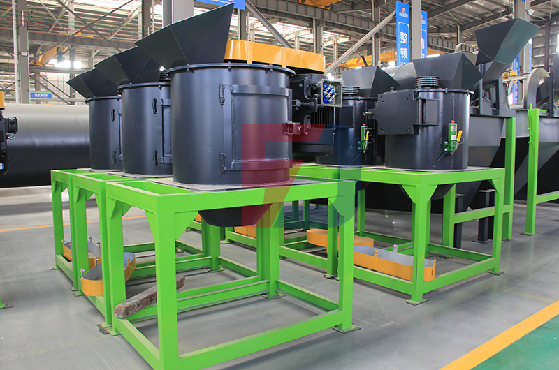 立式粉碎機(jī)設(shè)備