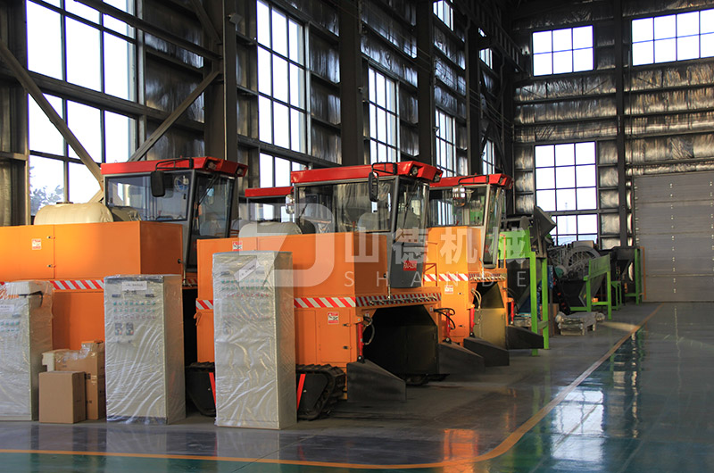 有機肥履帶式翻拋機