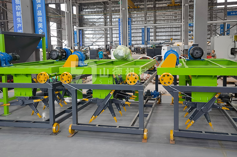 畜禽糞便發(fā)酵選擇槽式翻拋機(jī)