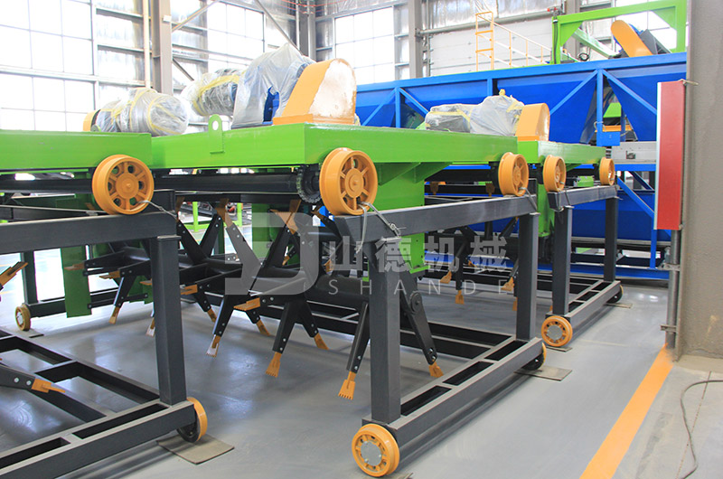 雞糞有機肥發(fā)酵選擇槽式翻拋機