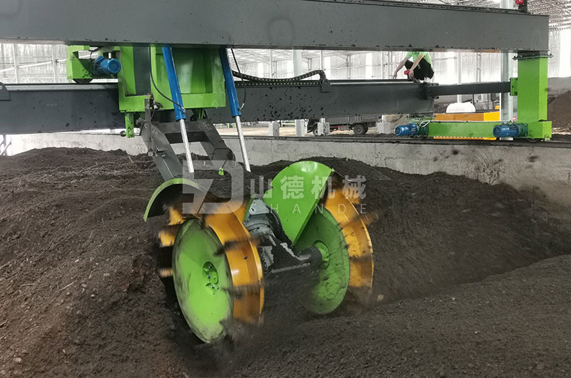 有機(jī)肥發(fā)酵翻堆機(jī)