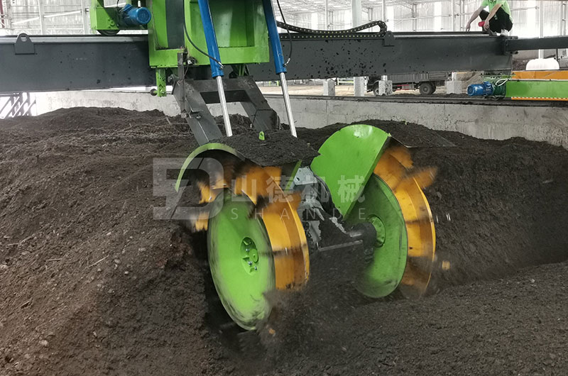 畜禽糞污發(fā)酵翻堆處理工藝