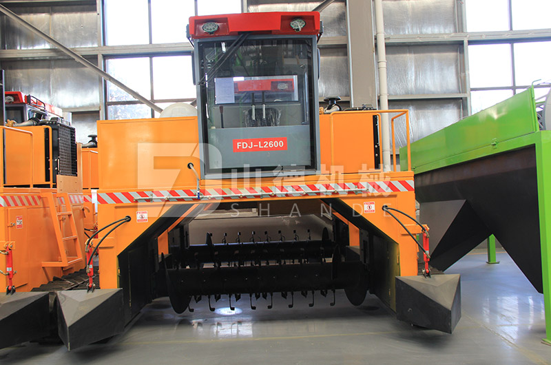 履帶翻堆機(jī)